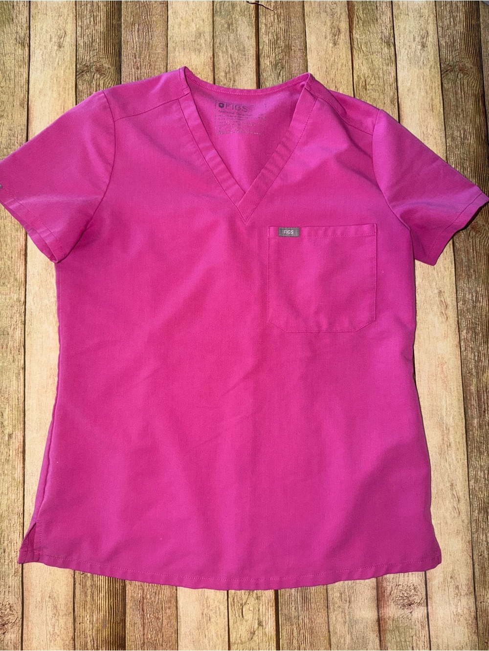 Figs Women's V-Neck Scrub Top Pink